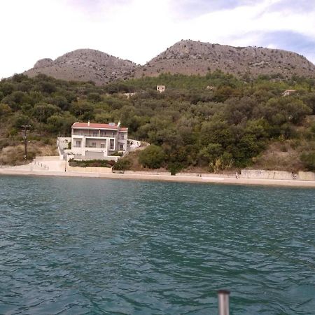 Ocean Views Apartment Plataria Bagian luar foto