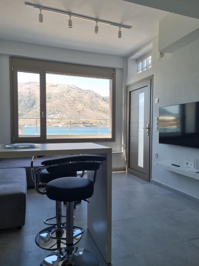 Ocean Views Apartment Plataria Bagian luar foto