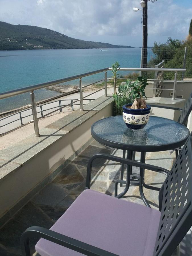 Ocean Views Apartment Plataria Bagian luar foto